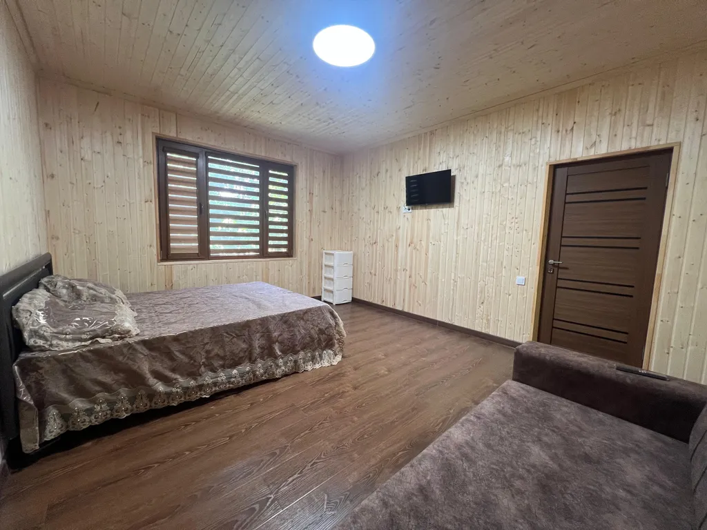 Дом у моря с террасой на речку