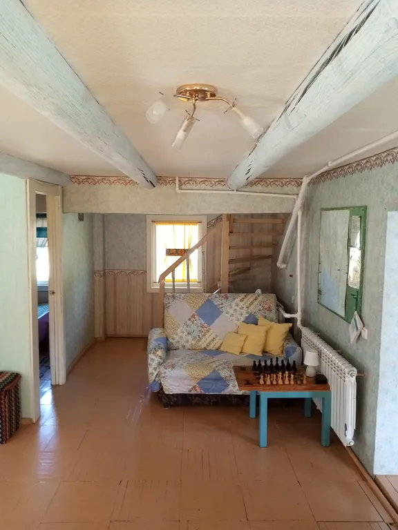 Уютный дом у пруда