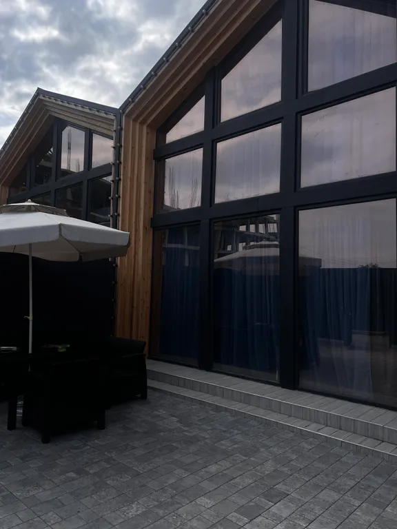 Коттедж 2 на береговой линии с красивым пляжем