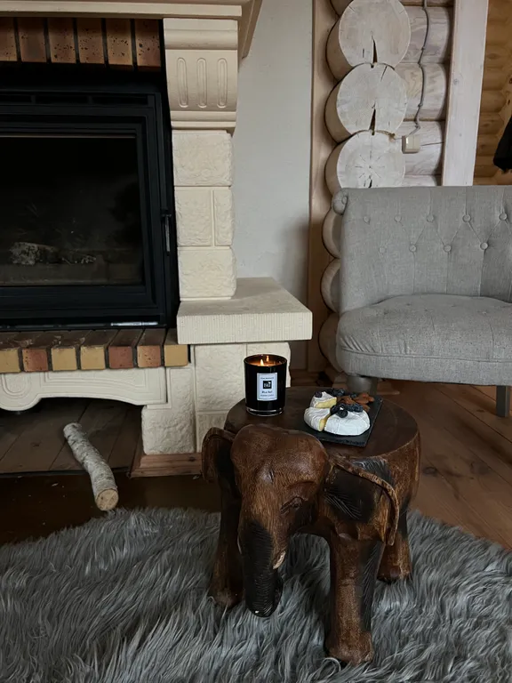 Коттедж Атмосферный дом из бревна с камином и сауной у водохранилища — Маслово