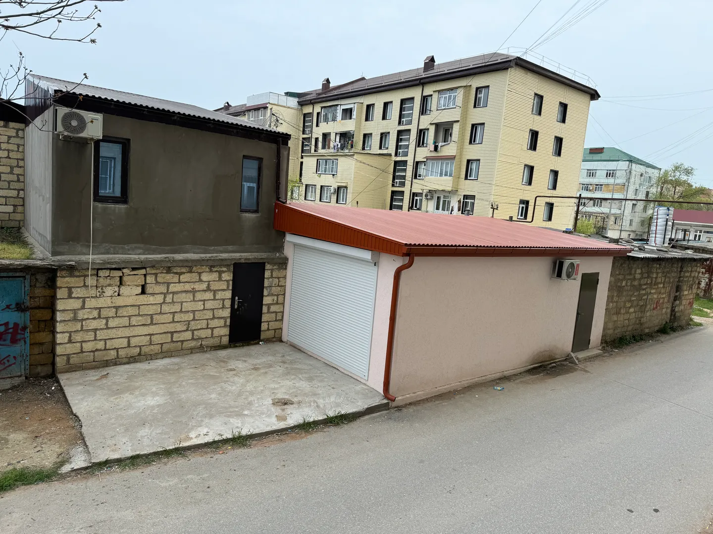 Задний вид двора 