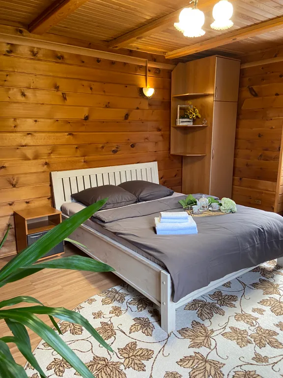 Уютный коттедж с камином