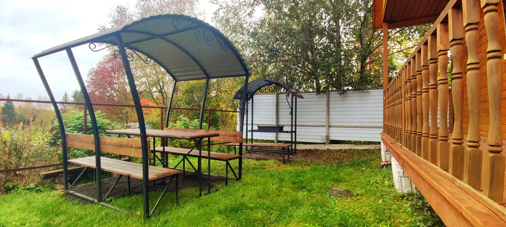 Уютный дом на живописном берегу реки Янис