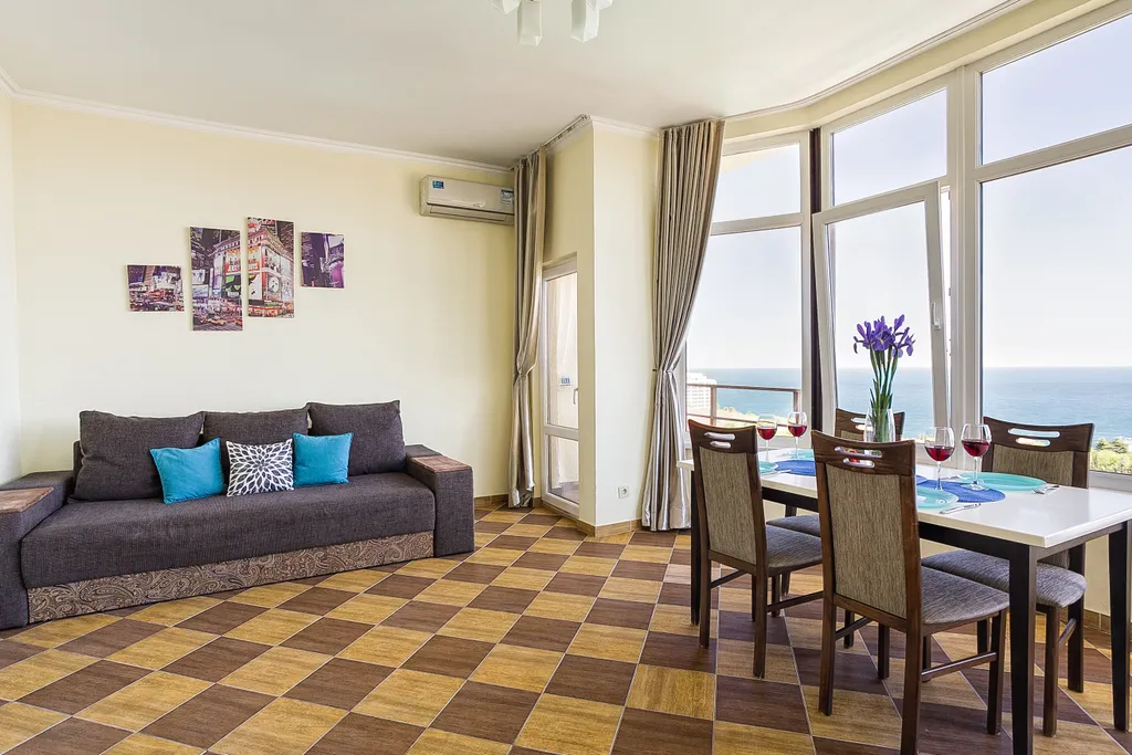 Апартаменты с спальней и видом на море