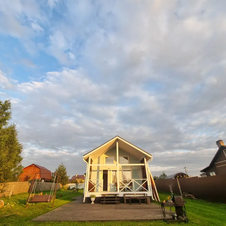 Уютный дом на берегу реки Кимрка