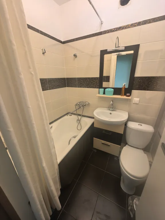 Квартира комфорт+ с балконом: 96 м от моря