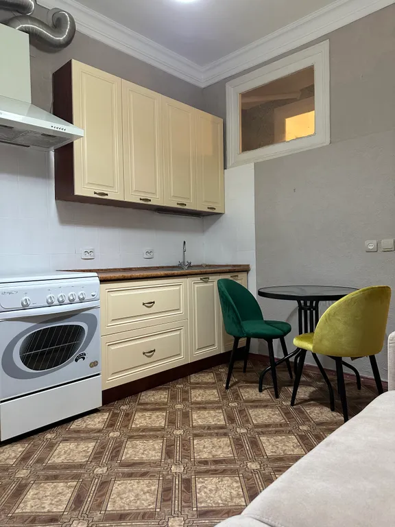 Квартира в сталинке в центре города с закрытой парковкой