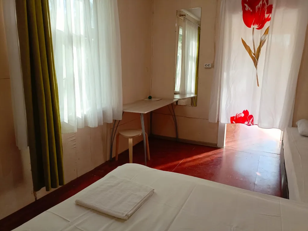 Квартира Бюджетный двухместный номер с 2 раздельными кроватями и своим туалетом — Бжид