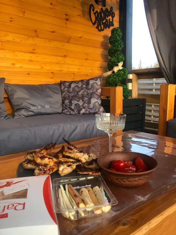 Новая вилла с горячей джакузи в террасе в черте города