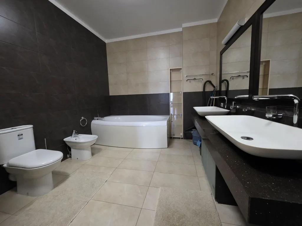 Просторная двухкомнатная квартира с видом на море