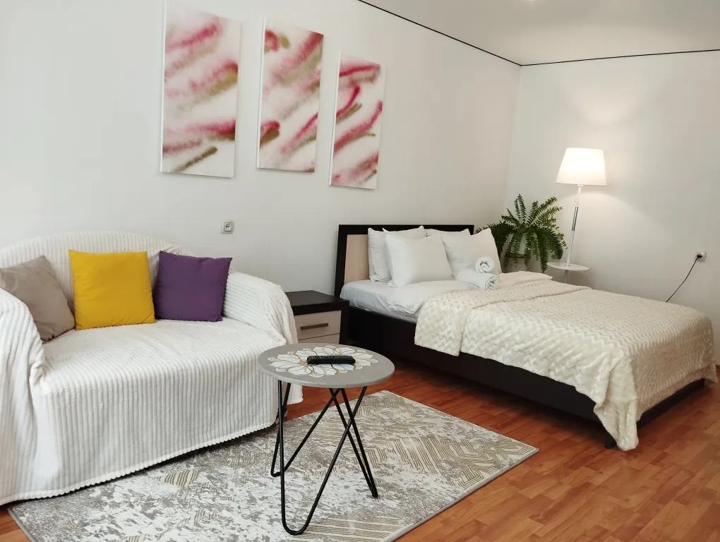 Светлая квартира в самом центре у площади Победы