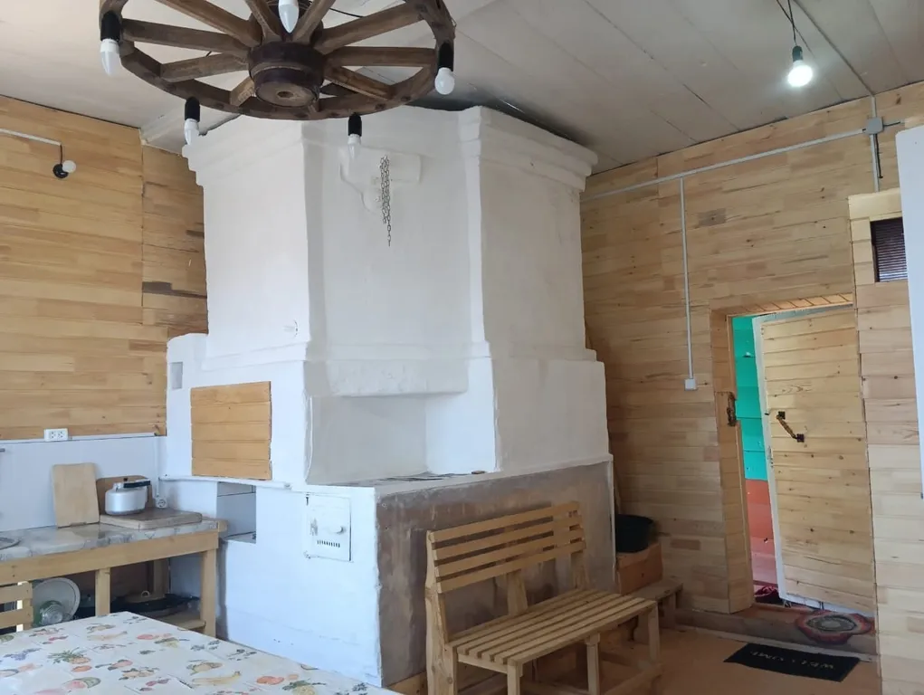 Деревенский дом с печью