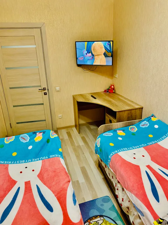 Двухкомнатная солнечная квартира в спальном районе, евроремонт