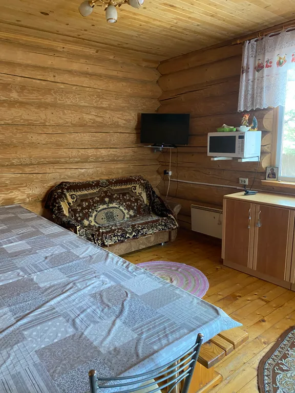 Дом  на  берегу озера Селигера