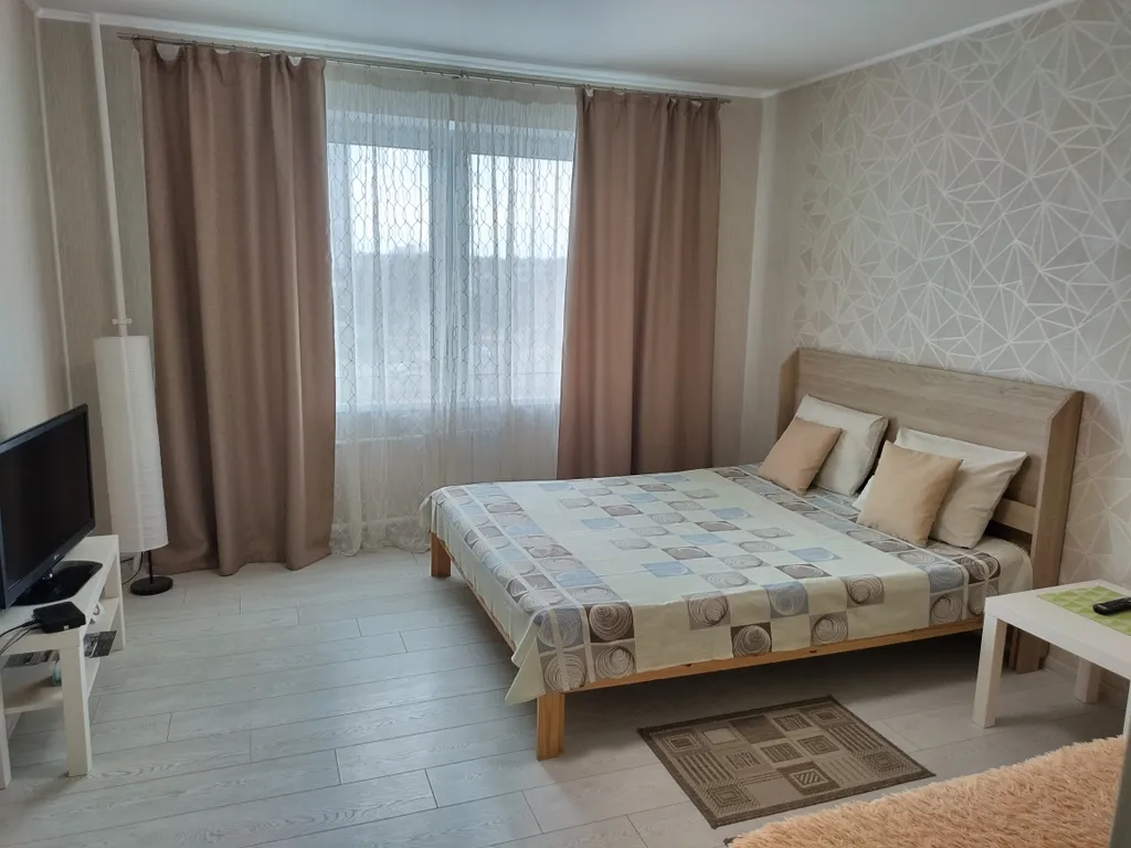 Квартира с панорамным окнами возле РК Паутина — аренда посуточно в Солигорск