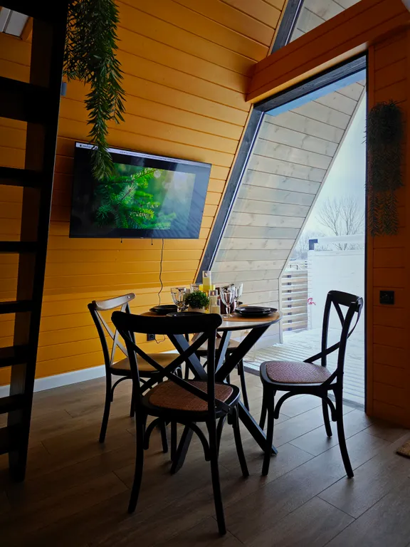 Дом на берегу реки