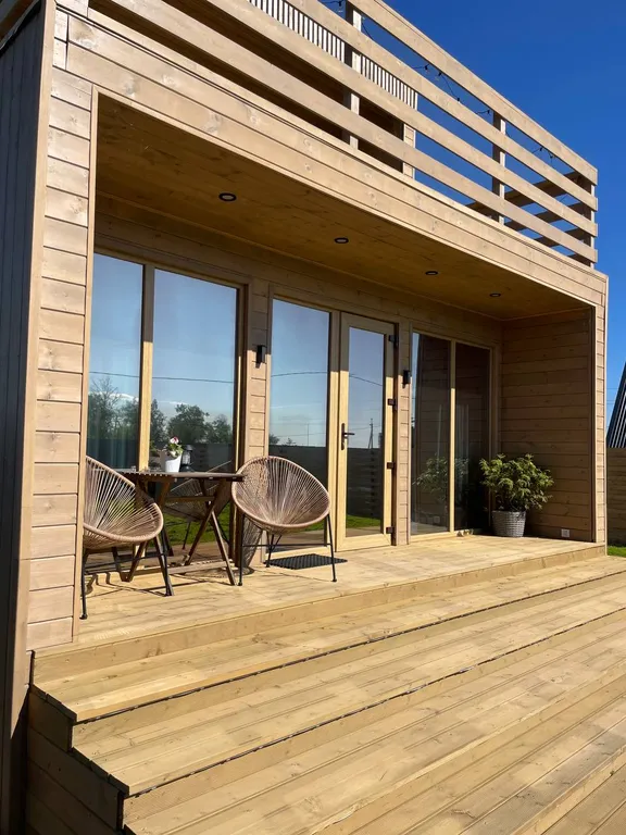 Cube House на берегу Волги