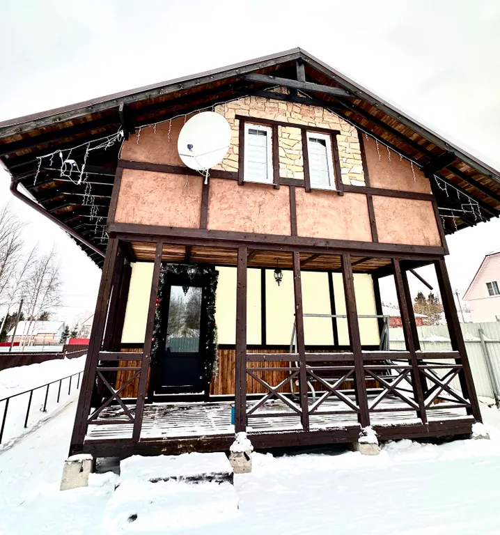 Уютный коттедж с дизайнерской отделкой и сауной