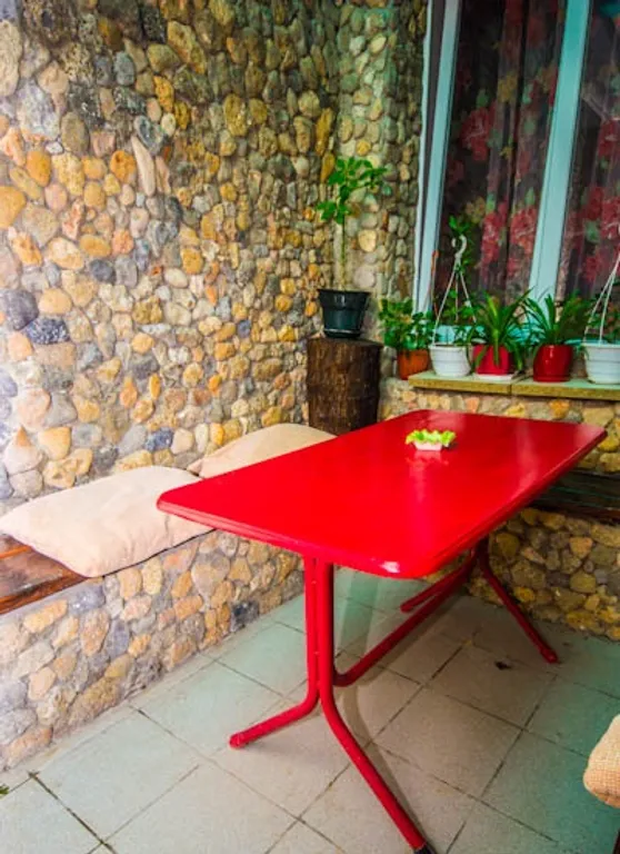 Двухкомнатный дом со своим двориком