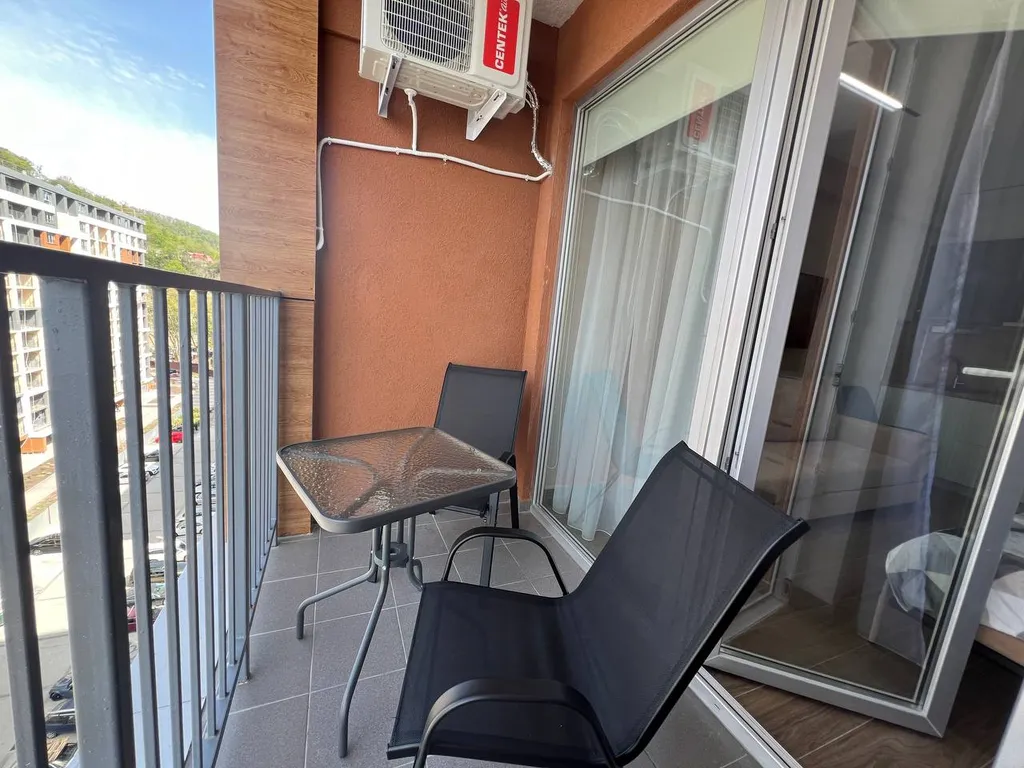 Студия у моря с красивым видом