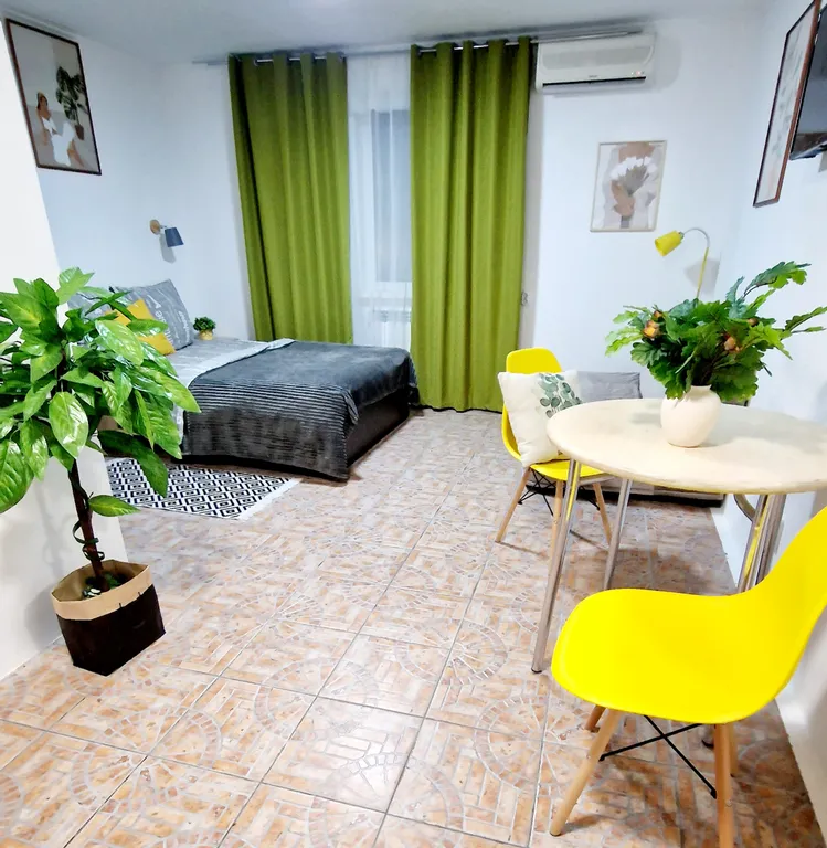 Квартира Квартира Зеленая студия с мини кухней, тихий центр — Геленджик