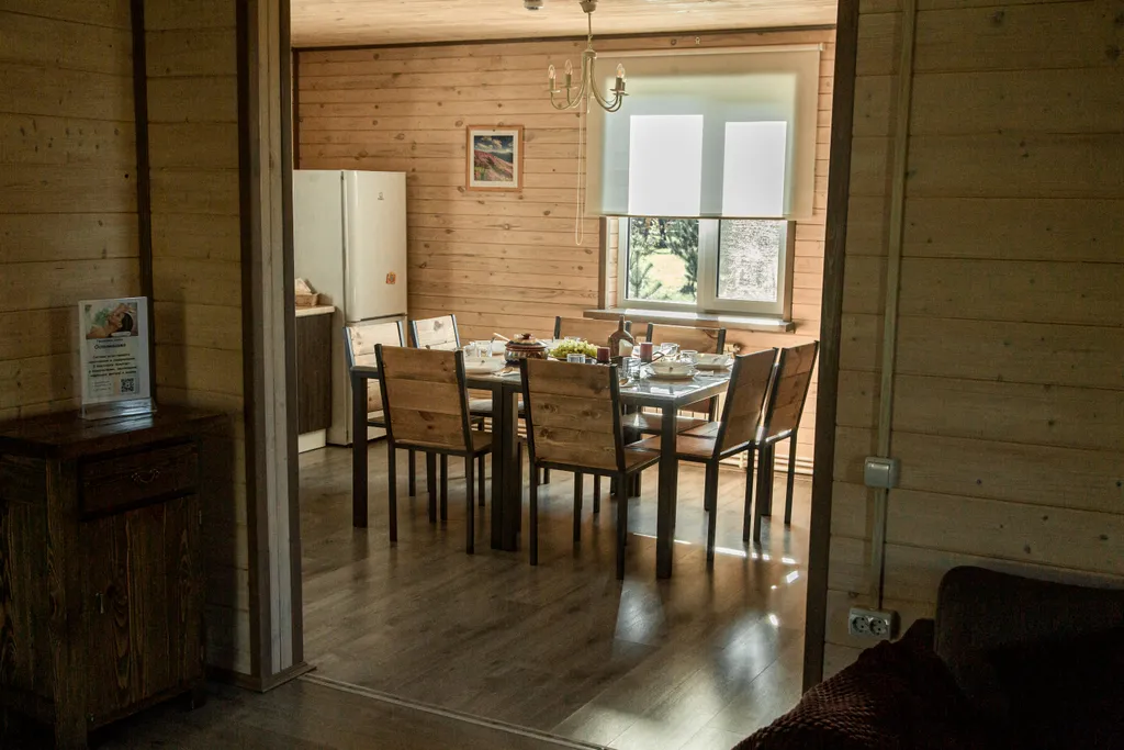 Дом у пруда