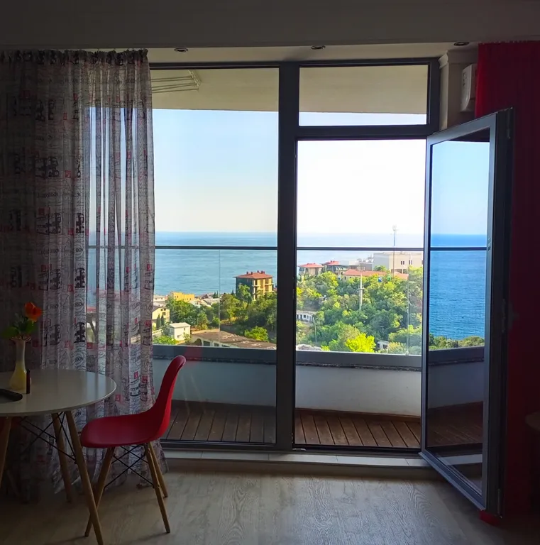 Светлая и уютная студия с видом на море в ЖК Коста Мисхор