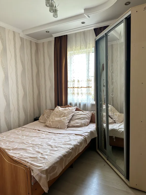 Дом под ключ с бассейном и стоянкой во дворе для 3 автомобилей у гипермаркета