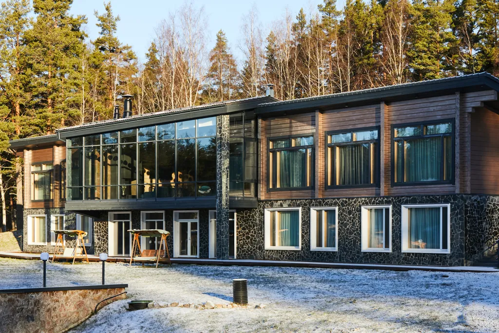 Полулюкс с кроватью размера king-size и видом на озеро