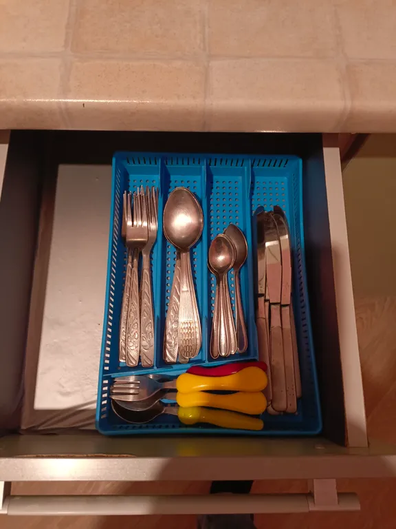 Большой дом с бассейном, просторным залом беседкой и детским домиком