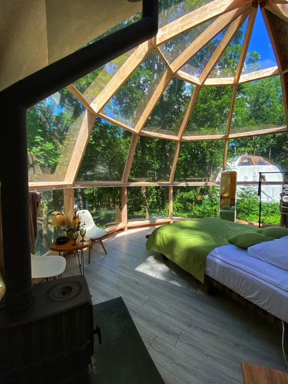 Сфера с террасой и камином