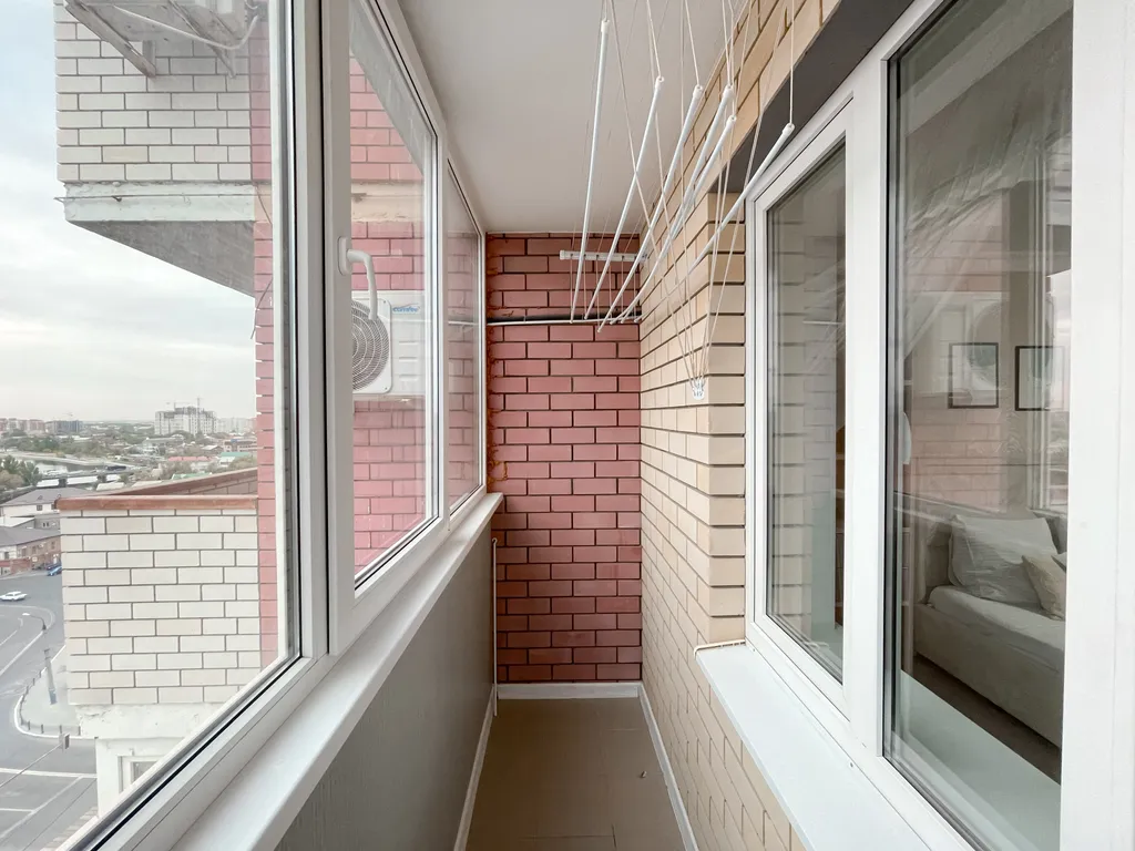 Современная квартира с видом на реку Кутум