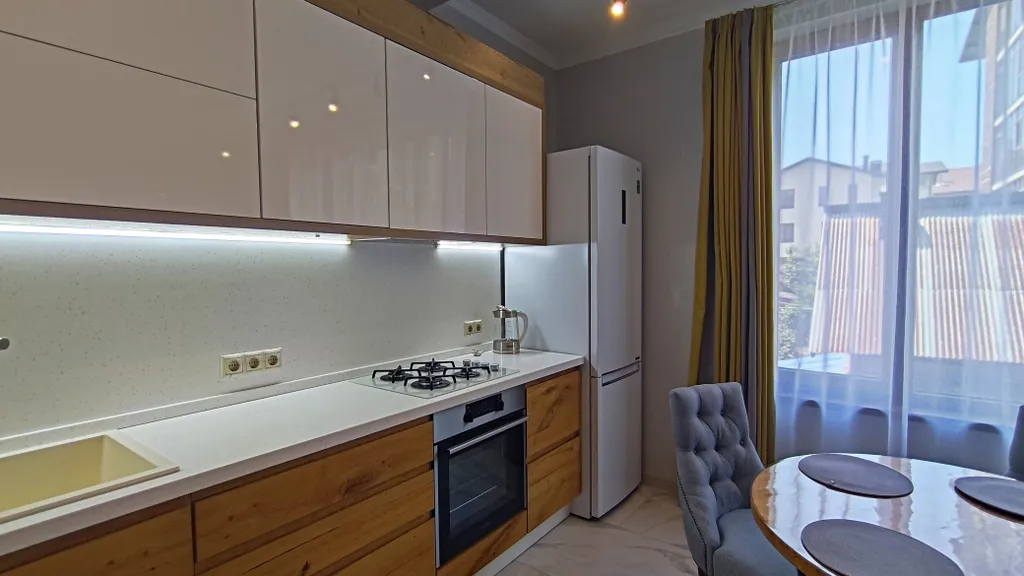 Красивый и современный апартамент со спальней