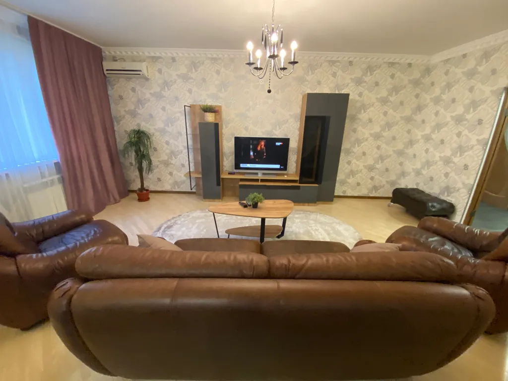 Просторный апартамент для действительно большой семьи