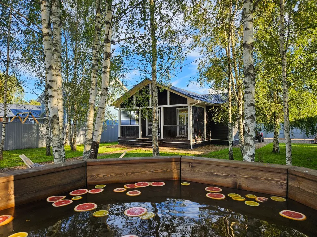 Уютный домик с большой террасой