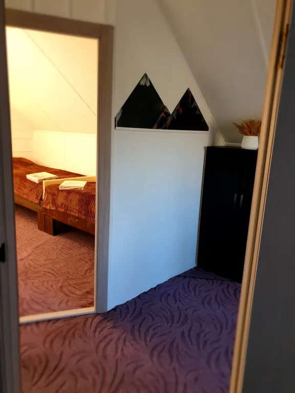 Уютный дом с сауной на первом этаже, в черте города у ручья