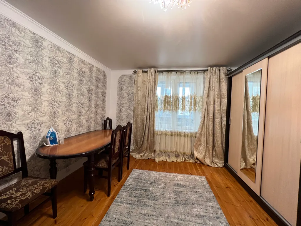 Огромная 4-комнатная квартира