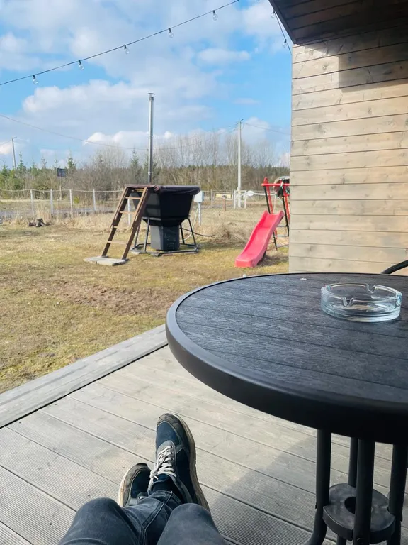 Дом в тишине леса и полей