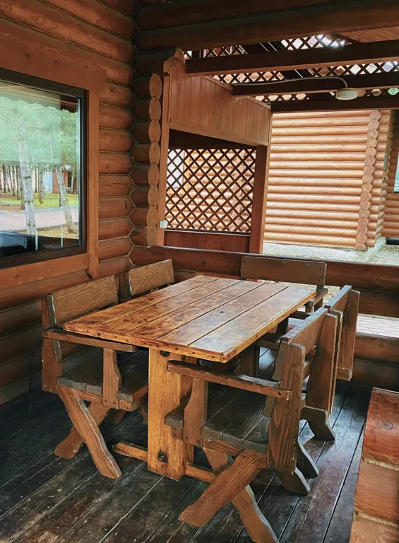 Дом в сосновом бору на берегу реки