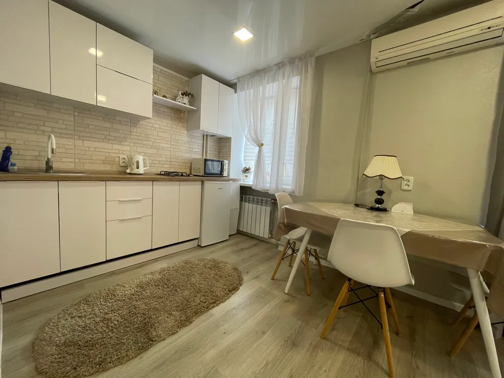 Большая шикарная квартира-студия в центре возле моря