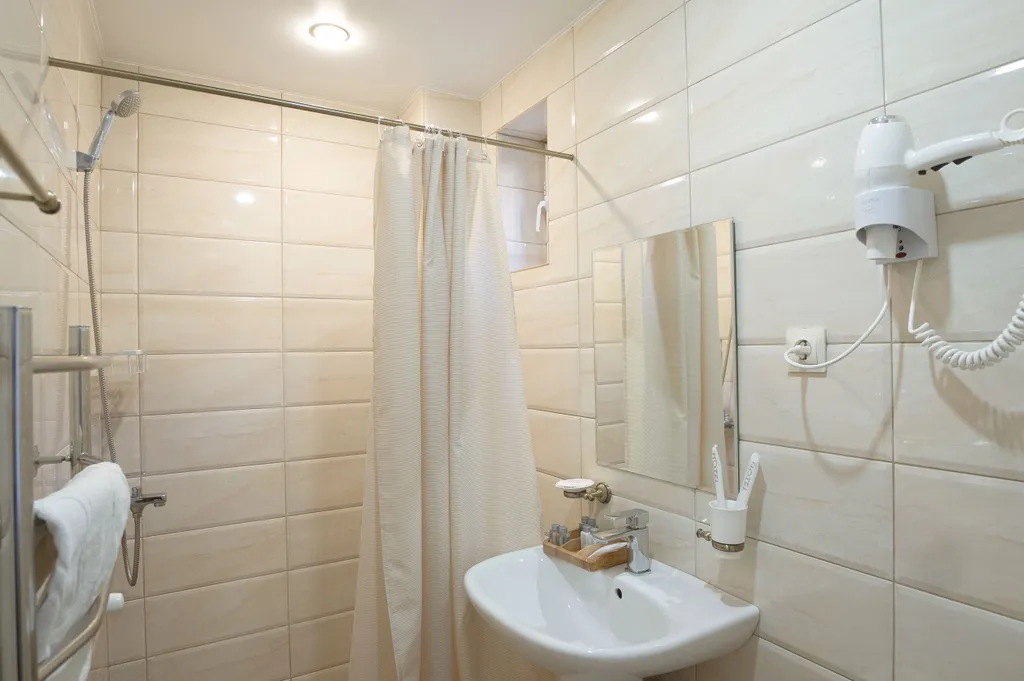 Трёхместный номер, доступен бассейн и сауна