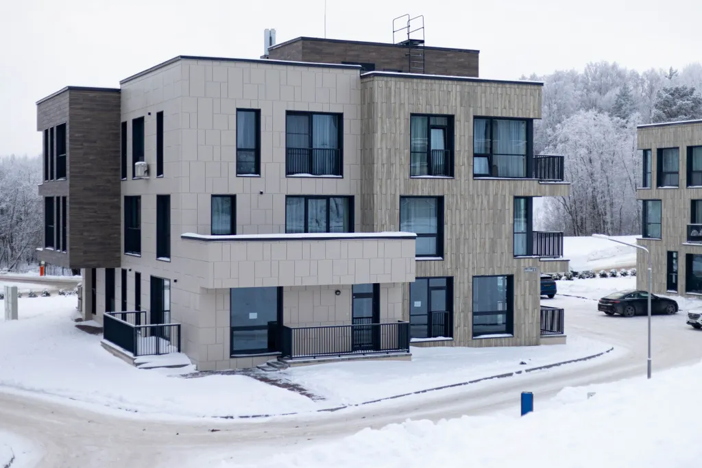 Апартамент с двумя спальнями и большим балконом у курорта