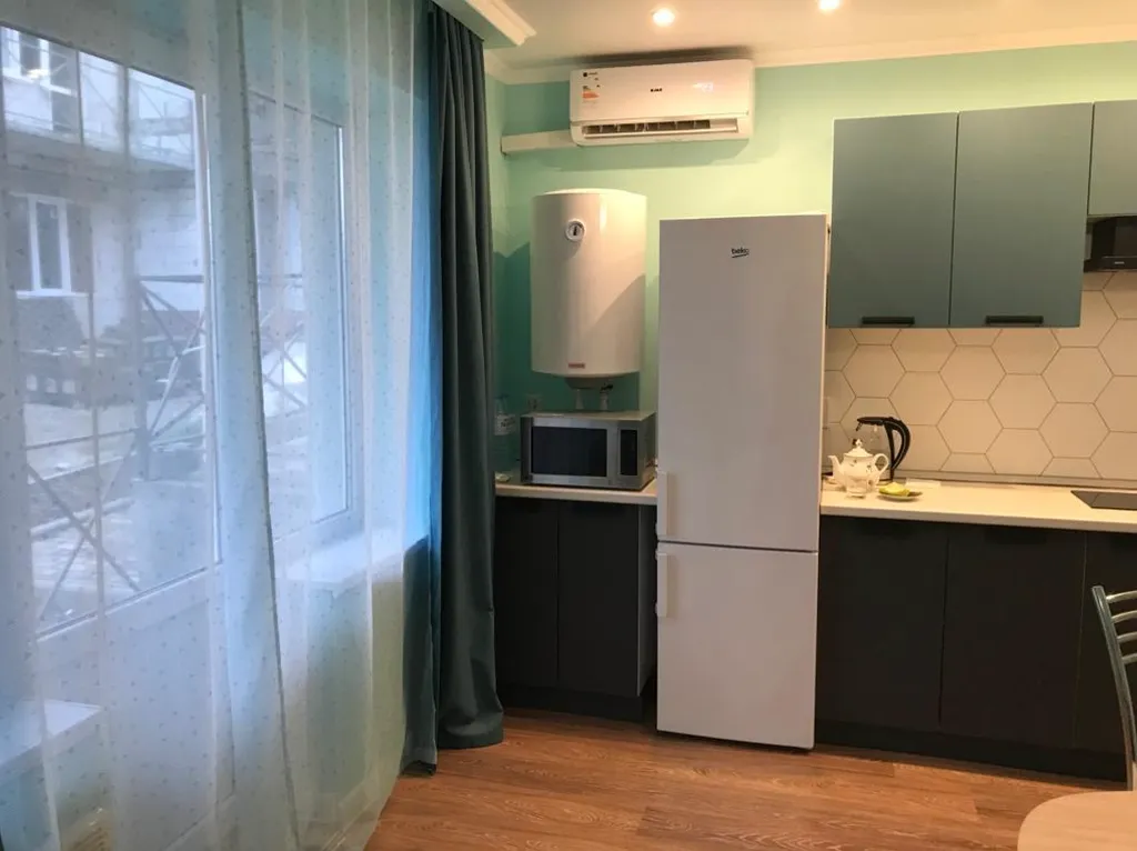 Евродвушка с отдeльной спальней и кухней с диваном