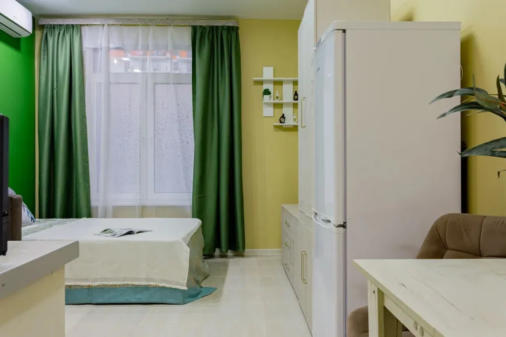 Яркая студия для троих в ЖК Летний