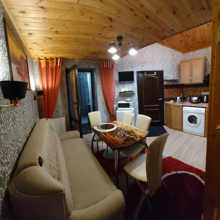 Семейный двухкомнатный апартамент с кухней и балконом