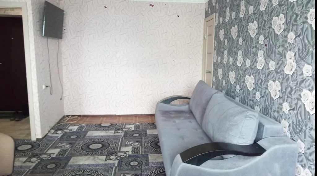 Бюджетная двухкомнатная квартира в центре города — аренда посуточно в Норильск