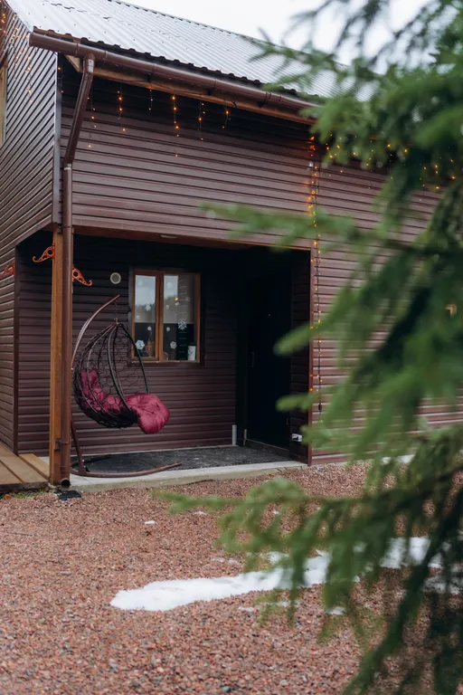 Дом с баней у леса