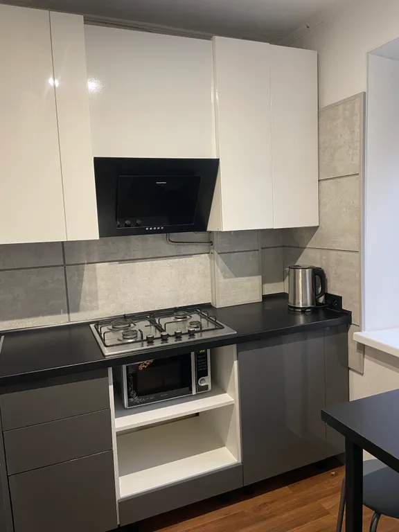 Аквамариновый вечер в центре города