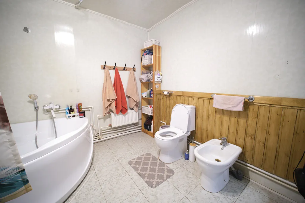 Уютный жилой зимний дом в сказочно живописном месте