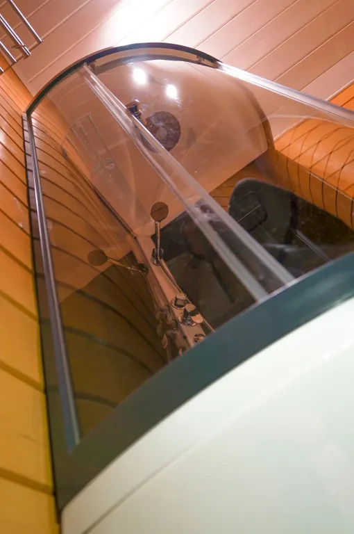 Дом с тёплым бассейном в сосновом лесу